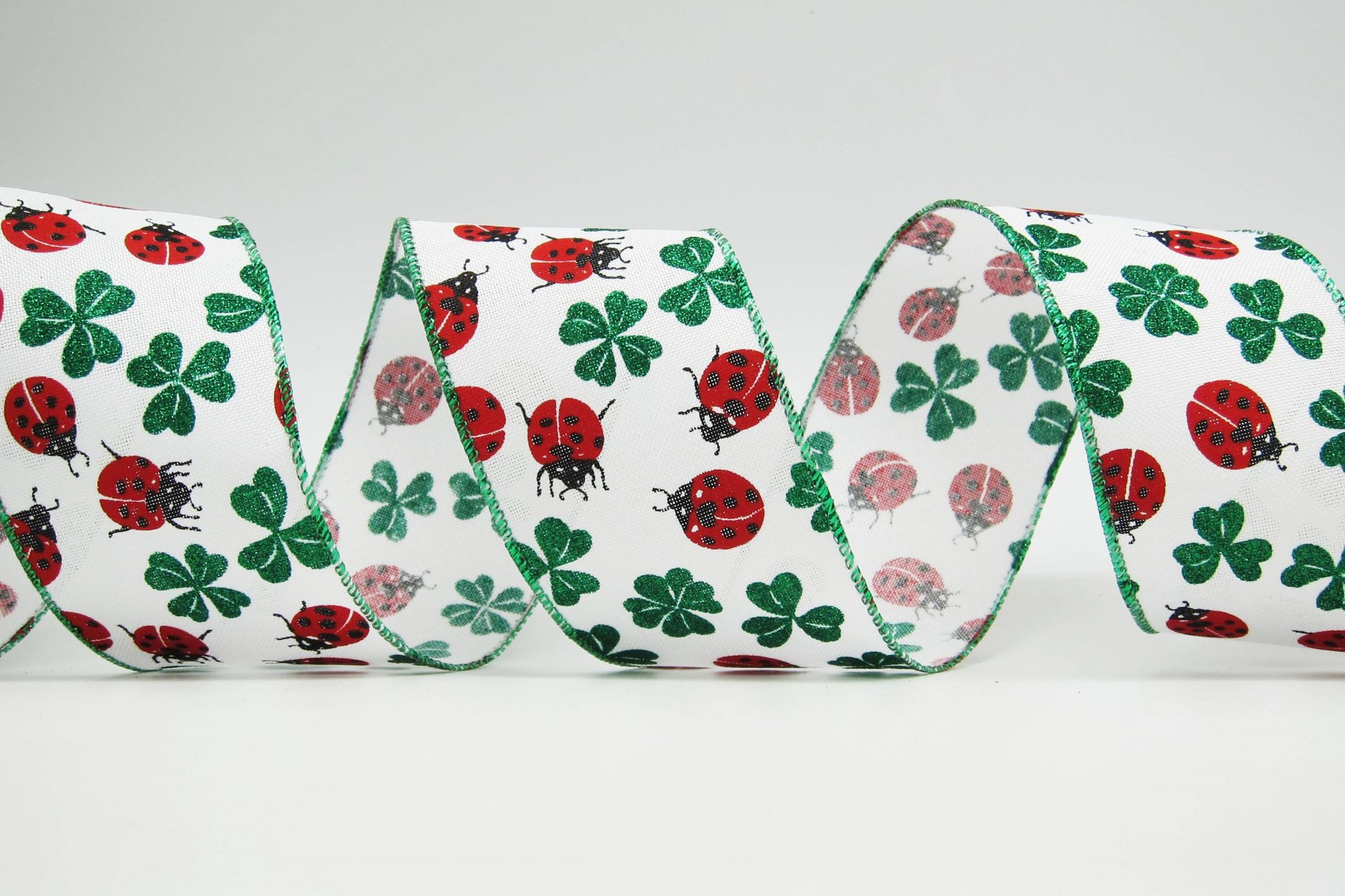 Leppäkertut ja apilat nauha